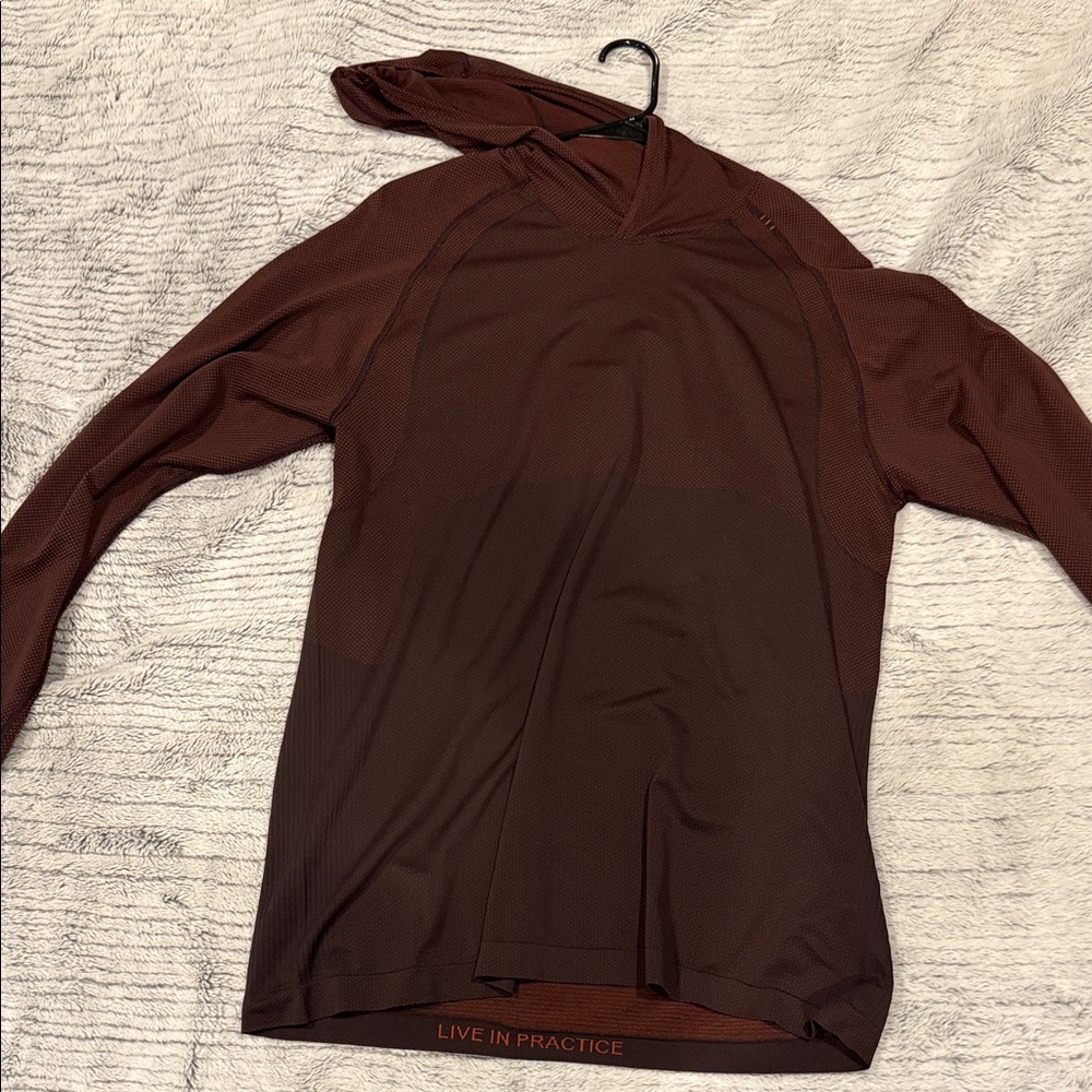 lululemon athletica Men's Long-Sleeve Hooded Performance Top in Deep Burgundy